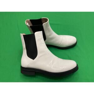 STUART WEITZMAN WHITE DYLAN CHELSEA BOOTIE PATENT LEATHER SIZE  10.5